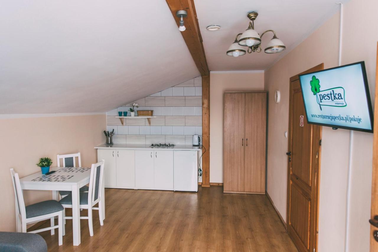 Pokoje Goscinne & Restauracja Pestka Choczewo エクステリア 写真